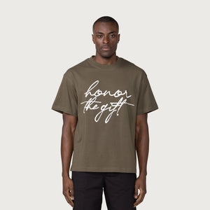 HTG SCRIPT SS TEE OLIVE